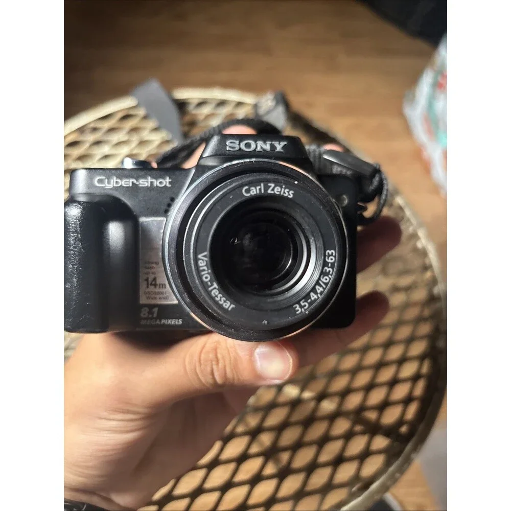 Sony Cyber-shot DSC-H3 8.1MP Digital Camera - Black Battery No Charger